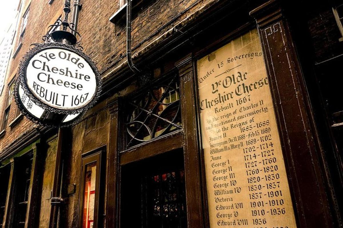 London’s Hidden Gems and Secret History Private Guided Tour