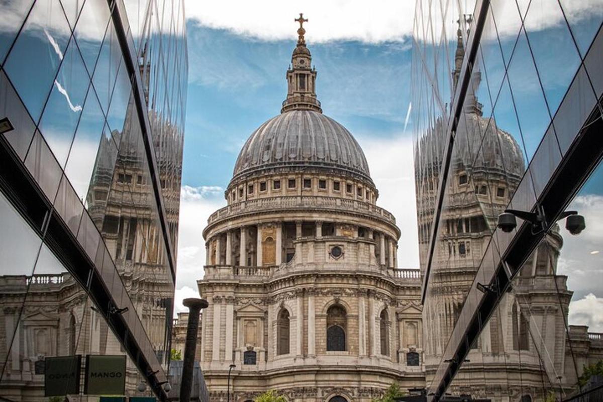 London through the lens: Iconic photo spots, hidden gems & food.