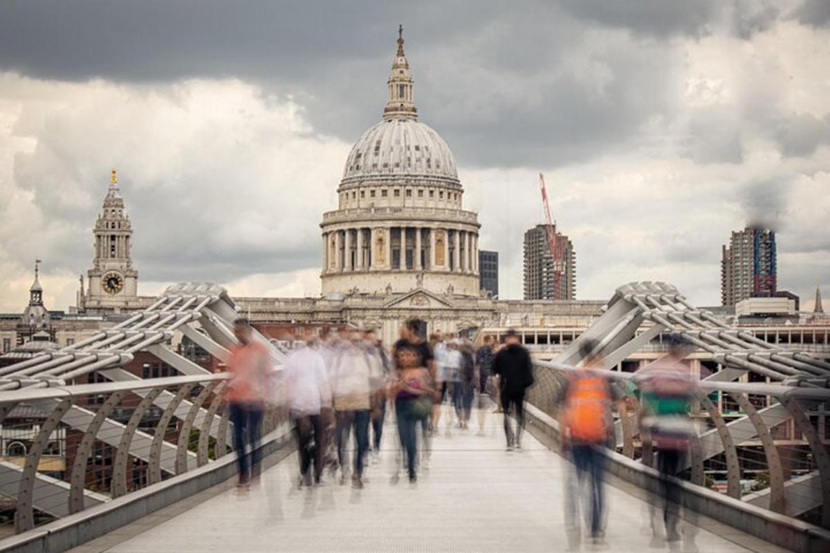 London through the lens: Iconic photo spots, hidden gems & food.