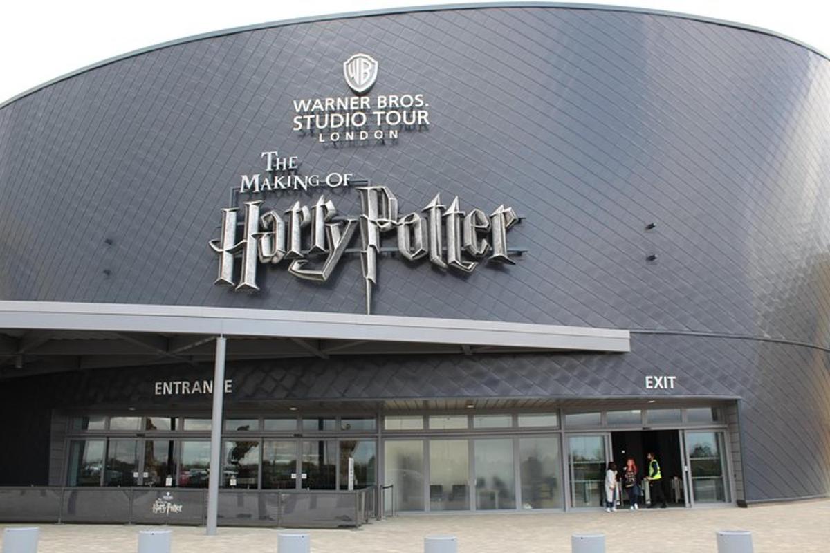 London to Harry Potter Studio Private Round-Trip Transfer