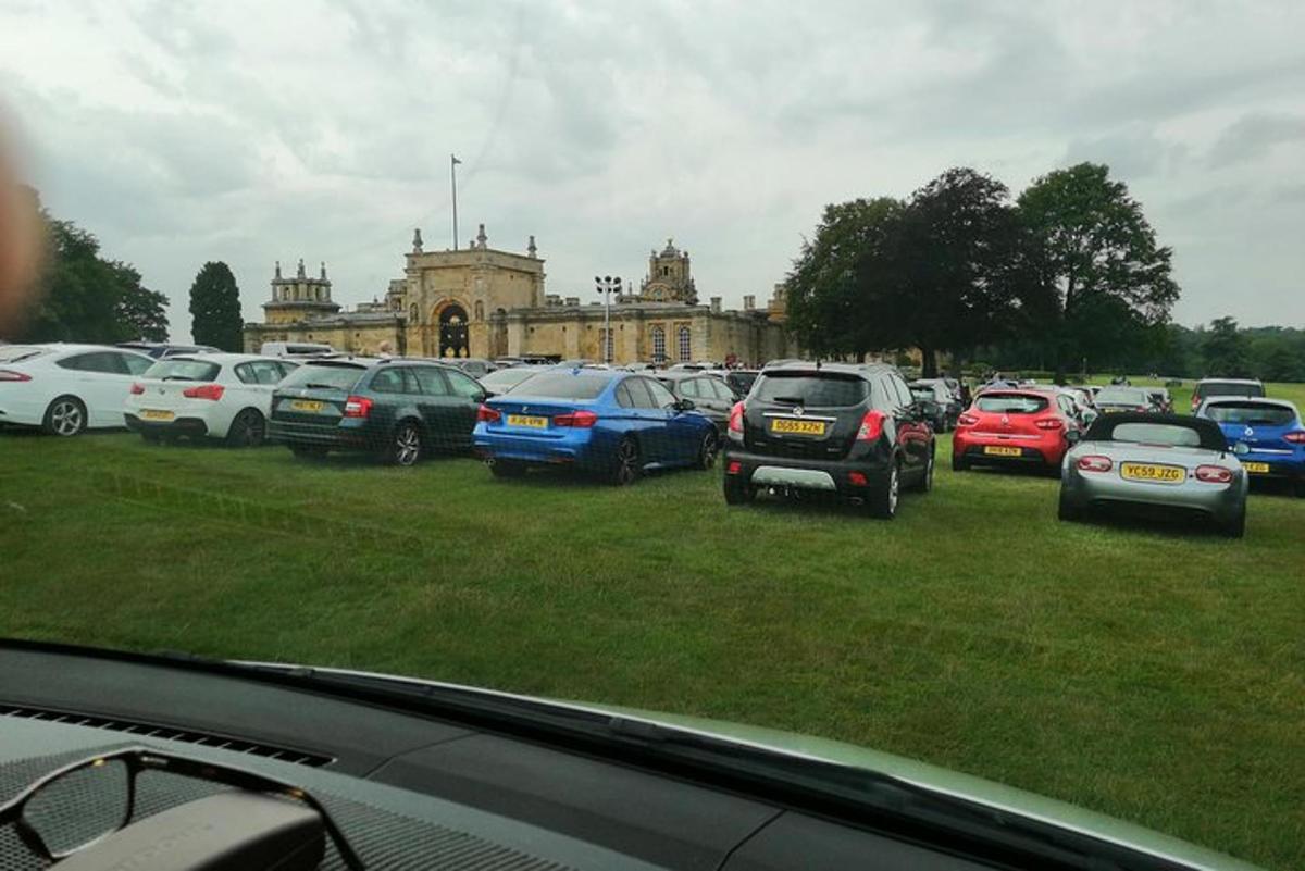 Luxury Private Vehicle Day Hire: From-London Blenheim Palace & Cotswold Villages