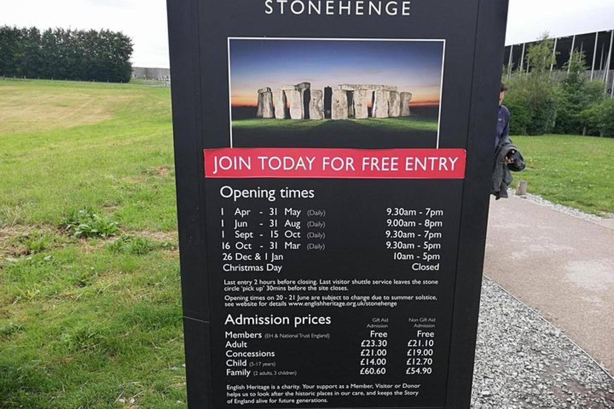 Luxury Private Vehicle Day Hire from & to London via Stonehenge Lacock and Bath