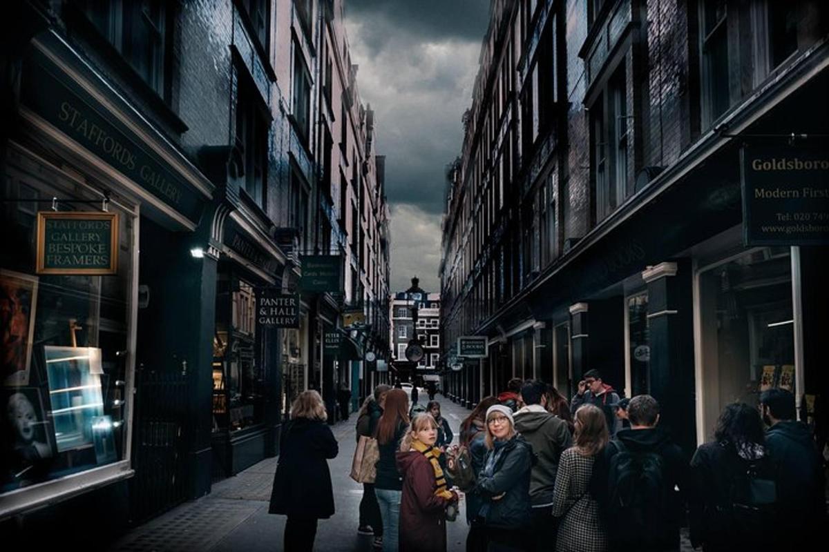 Original Harry Potter Tour : Guided Tour of London with Boat Ride