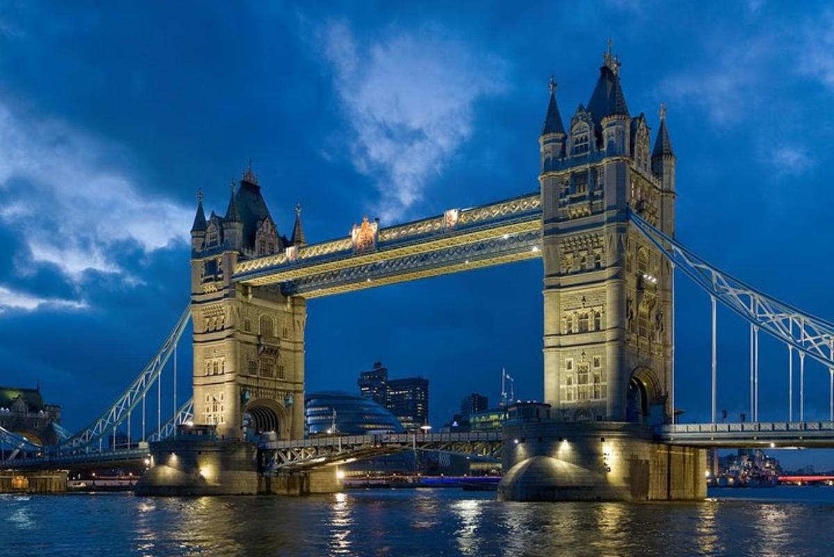 Private 8-hour Tour of London: Private driver & licensed guide w/ Hotel Pick Up