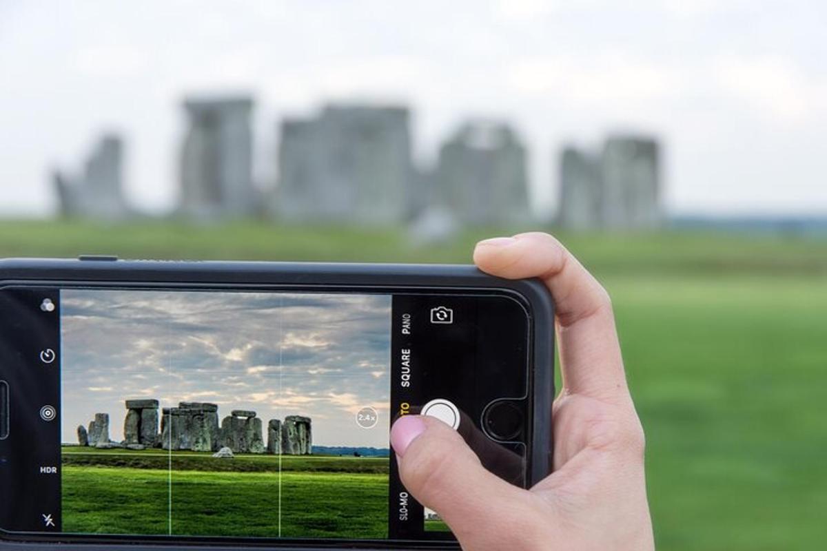 Private Day Tour to Stonehenge, Bath and The Cotswolds