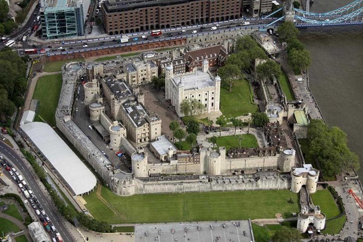 Private Guided Tour: Churchill War Rooms and Tower of London