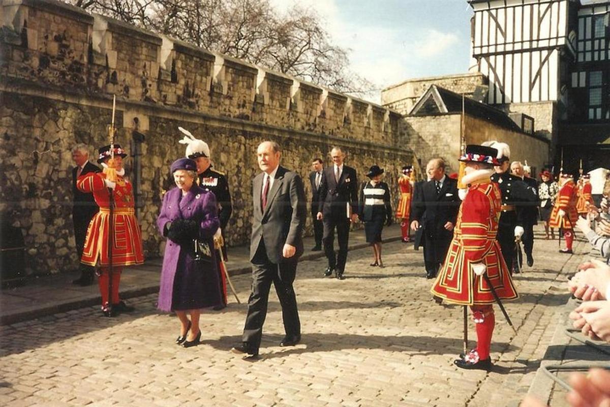 Private Guided Tour: Churchill War Rooms and Tower of London