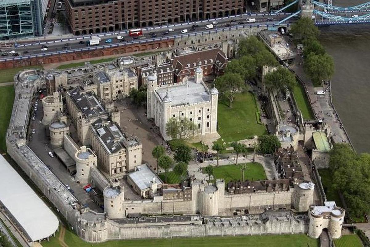 Private Guided Tour: Tower Of London and London Eye (4 hours)