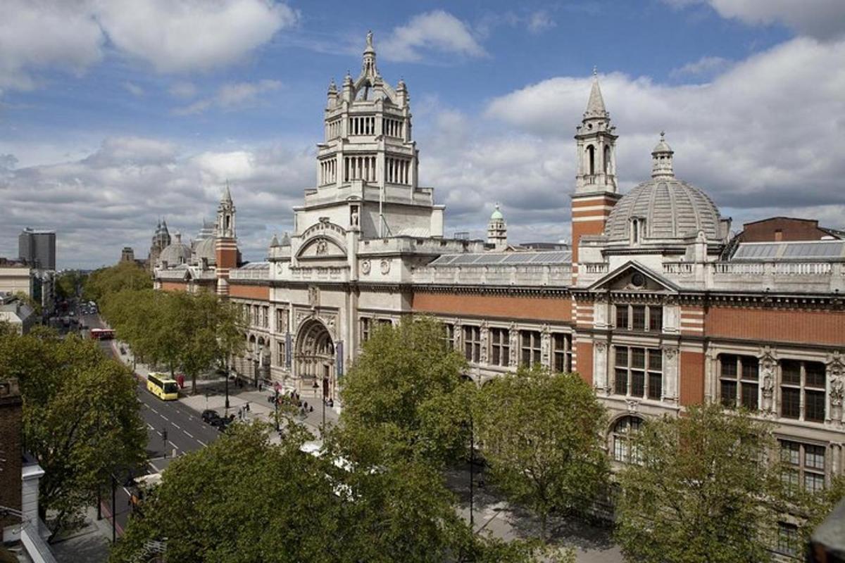 Private Guided Tour of The Victoria and Albert Museum – 3 Hour