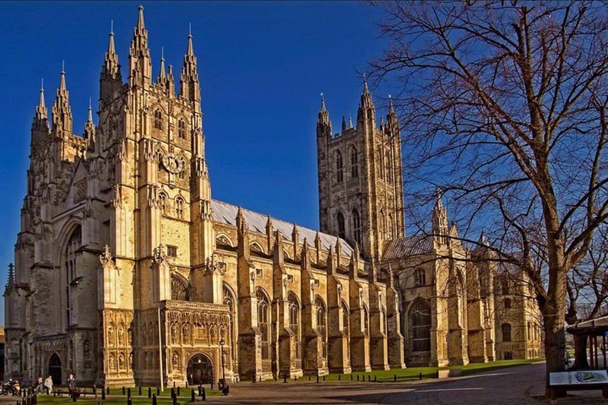 Private Round Trip Transfer from London to Canterbury Cathedral and Leeds Castle