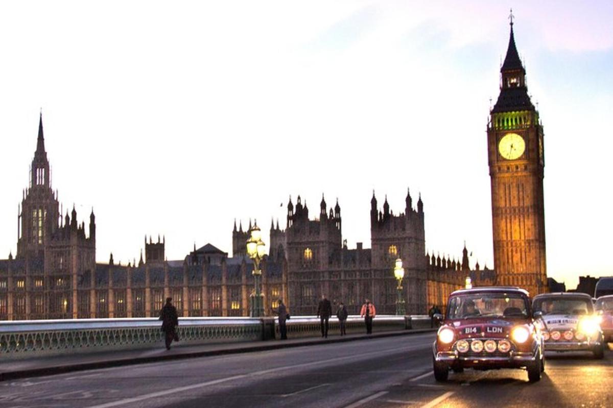 Private Tour of London’s Landmarks in a Classic Car