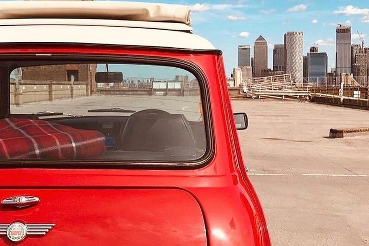 Private Tour of London’s Landmarks in a Classic Car