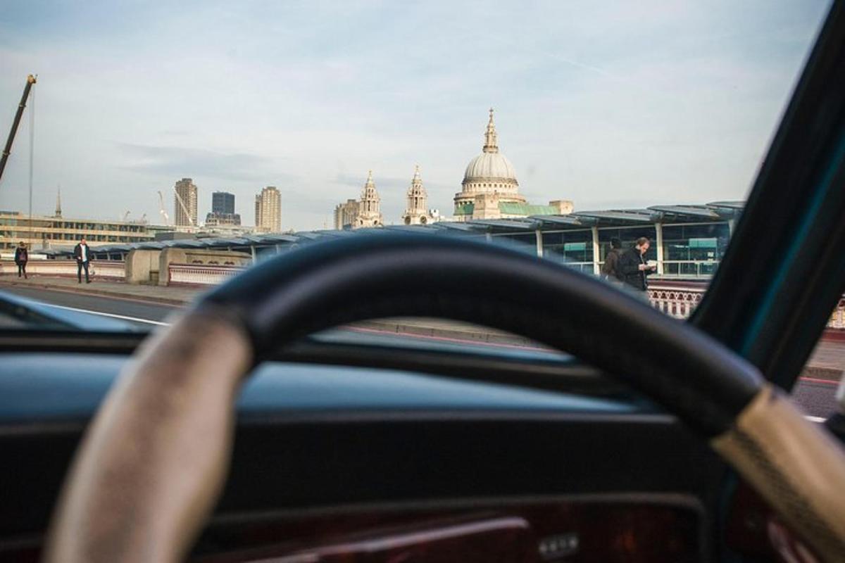 Private Tour of London’s Landmarks in a Classic Car