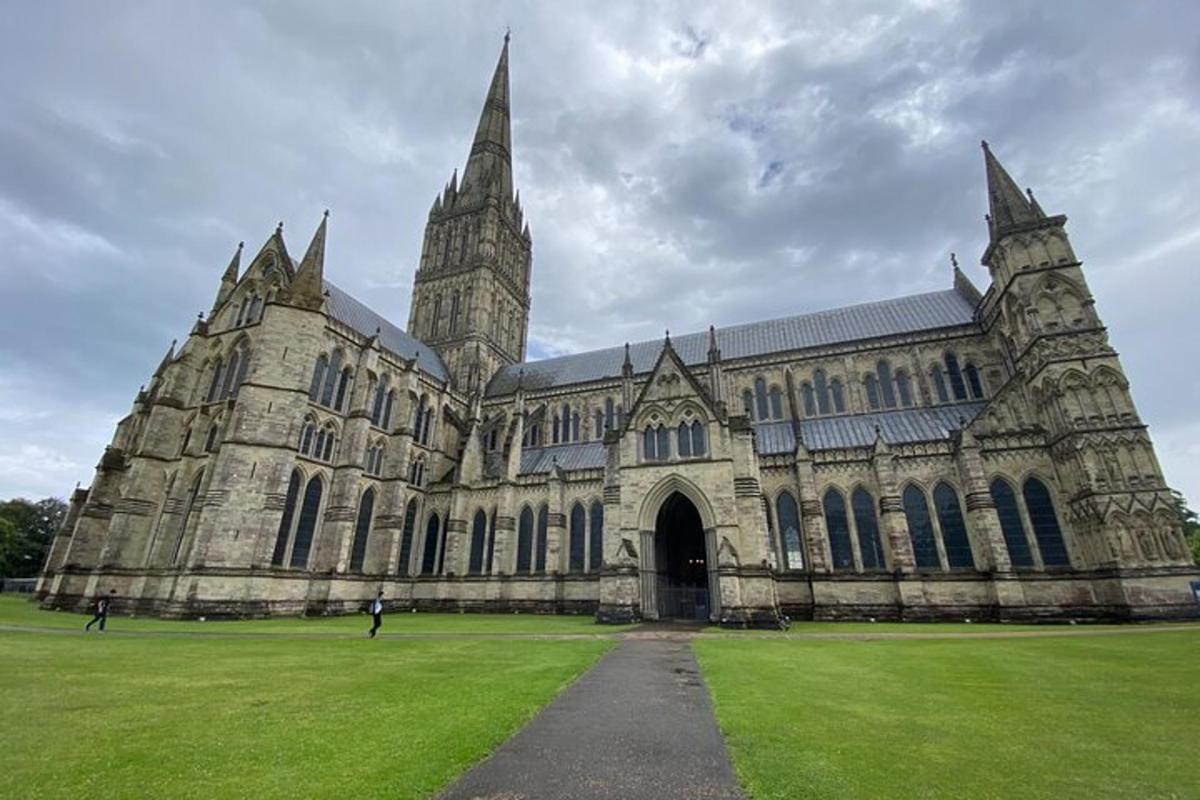 Private Tour of Stonehenge and Salisbury Cathedral