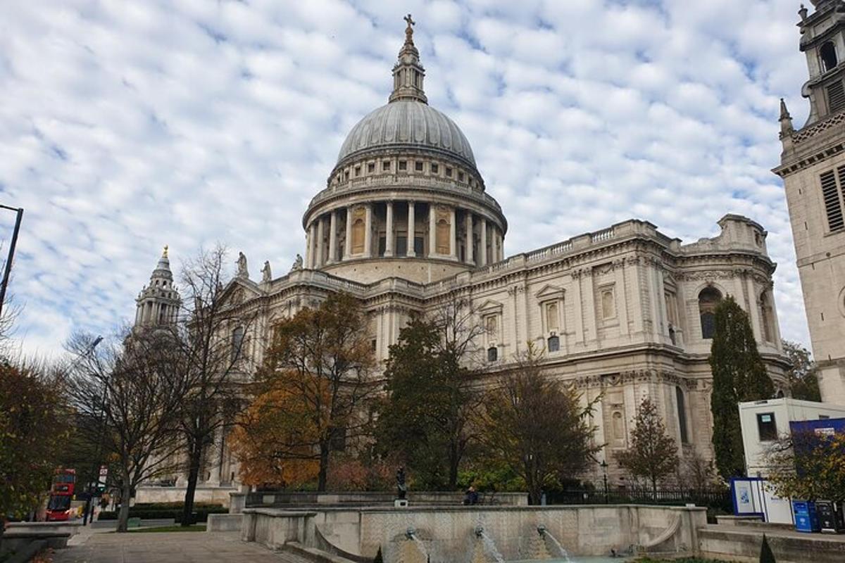 Roman Ruins to Blitz Bombings: A Walking Tour of London’s Fiery History