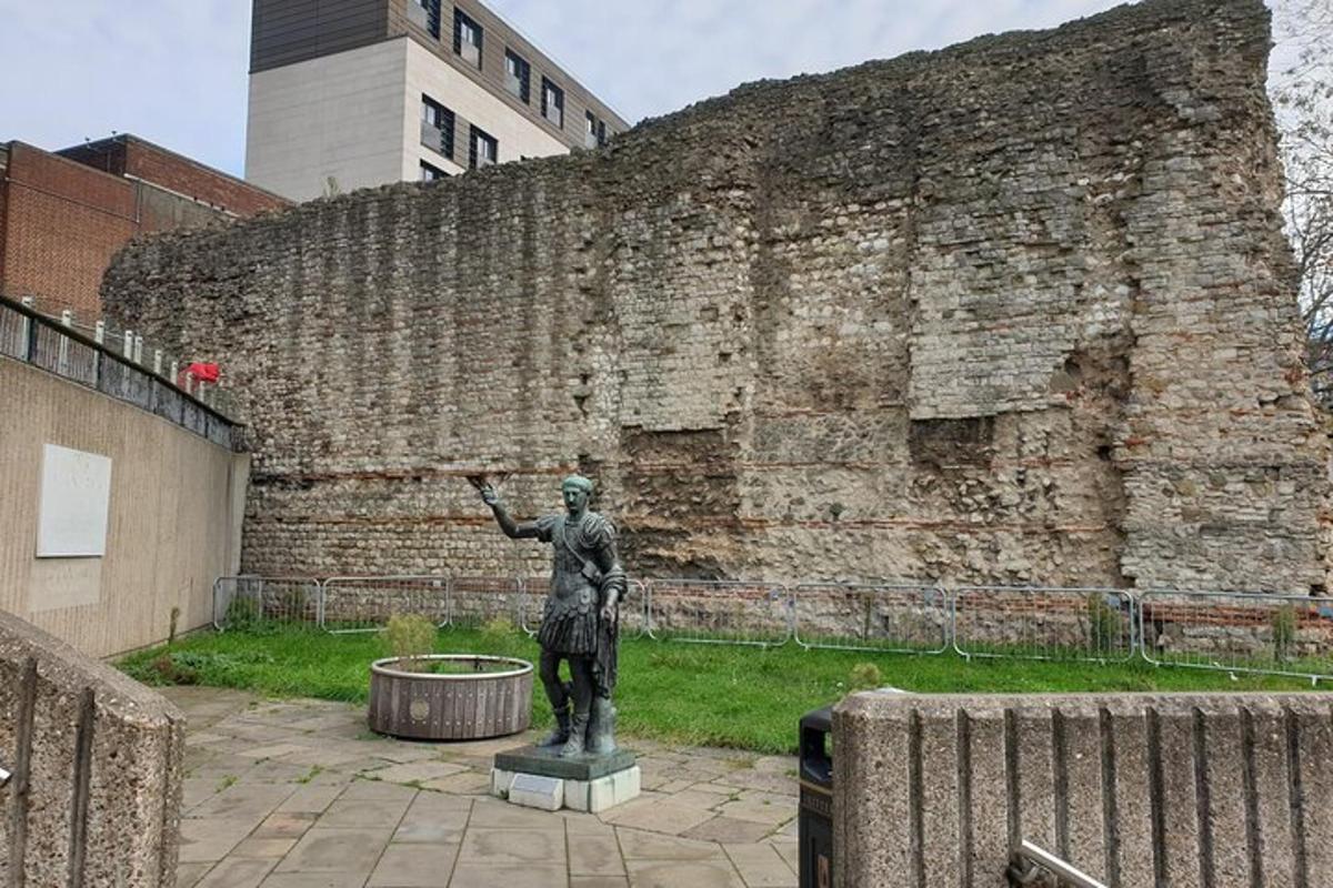 Roman Ruins to Blitz Bombings: A Walking Tour of London’s Fiery History