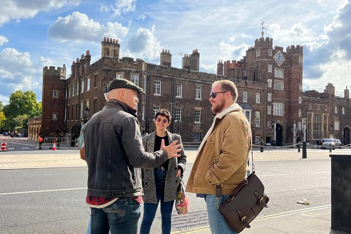 Royal Historic Pubs Walking Guided Tour in London