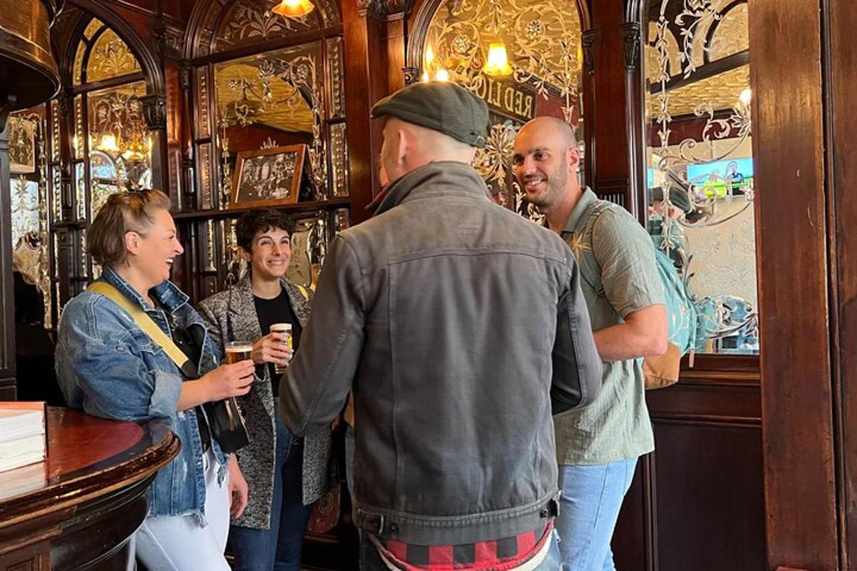 Royal Historic Pubs Walking Guided Tour in London