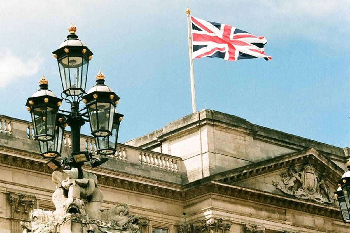 Royal London And Changing of Guard – Very Small Group Tour