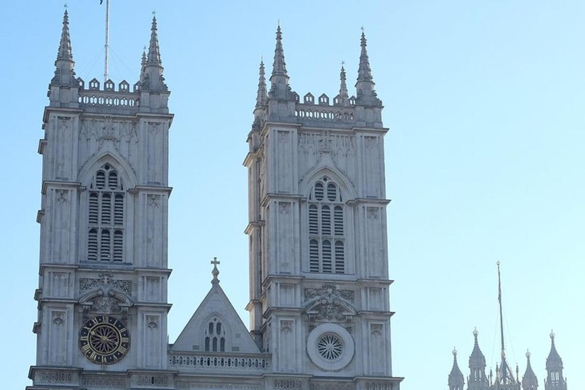 Royal London And Changing of Guard – Very Small Group Tour