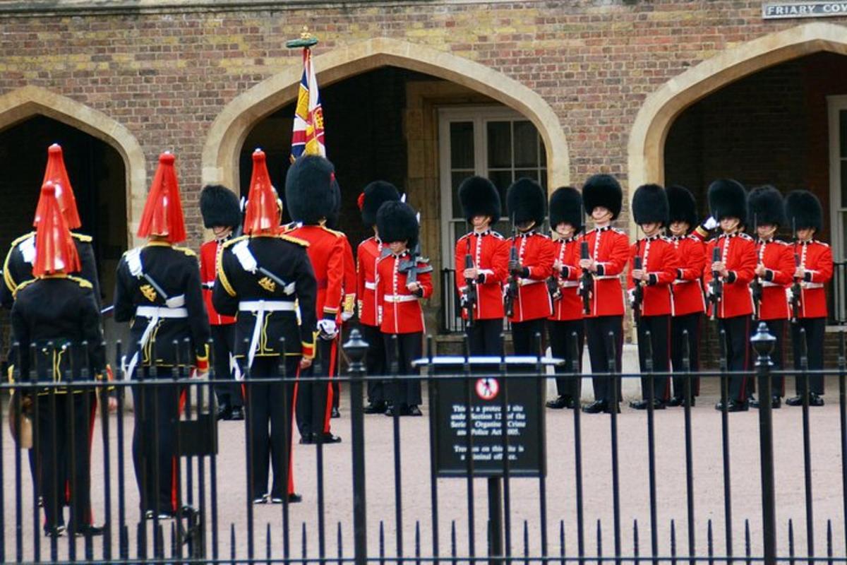 Royal London And Changing of Guard – Very Small Group Tour