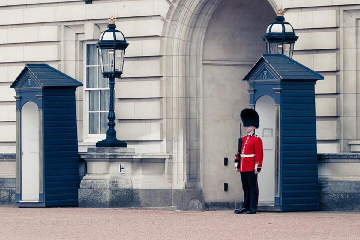 Royal London Walking Tour with High Tea at Kensington Palace