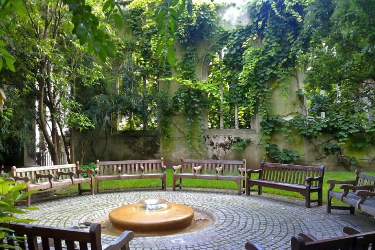 Secret Gardens of the City of London Private Tour