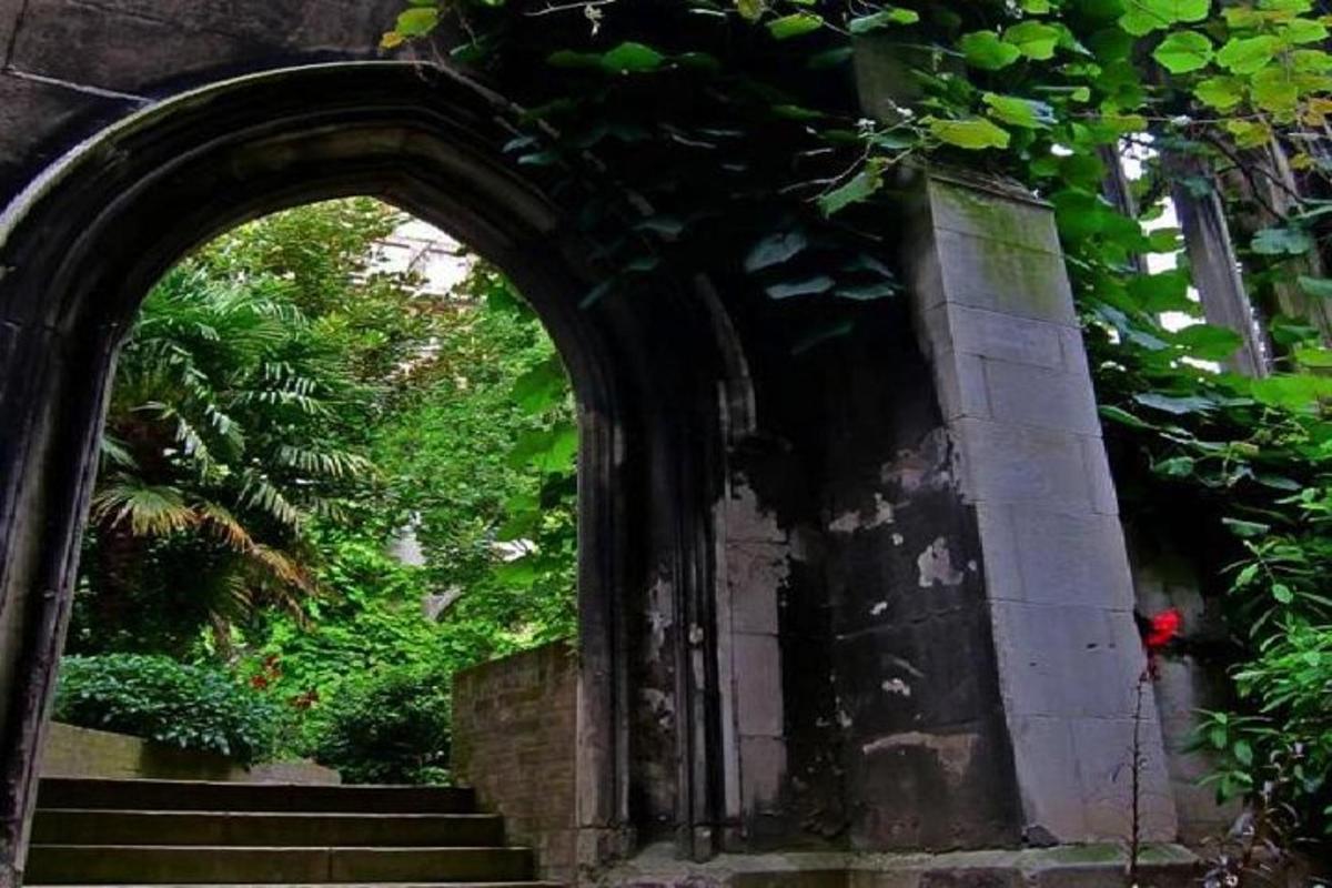 Secret Gardens of the City of London Private Tour