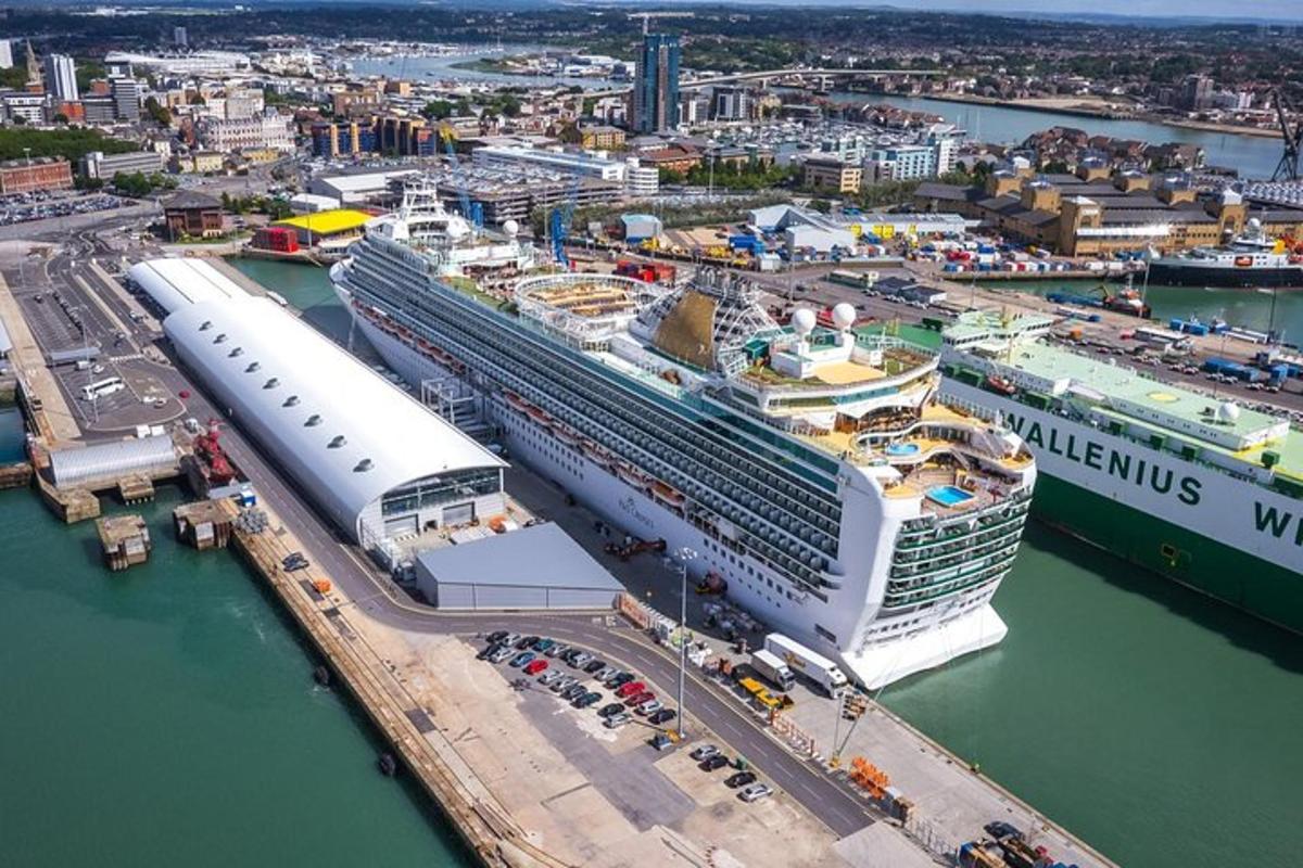 Shuttle Service London and Heathrow Hotels to Southampton Cruise Terminals