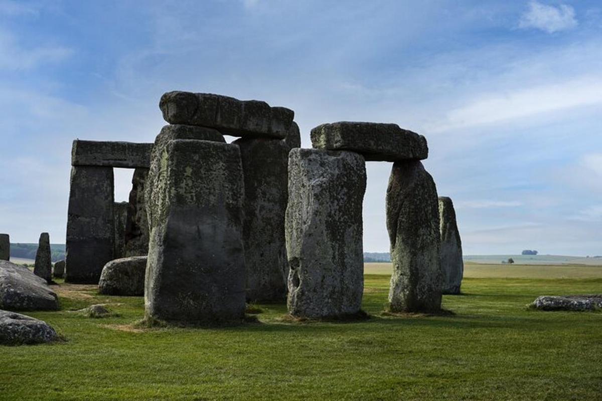 Small-Group Day Trip to Stonehenge, Bath and Windsor from London