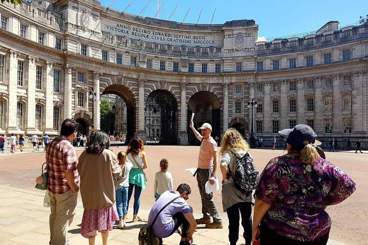 Small-Group London’s Best Sights Walking Tour, Kids Join Free!