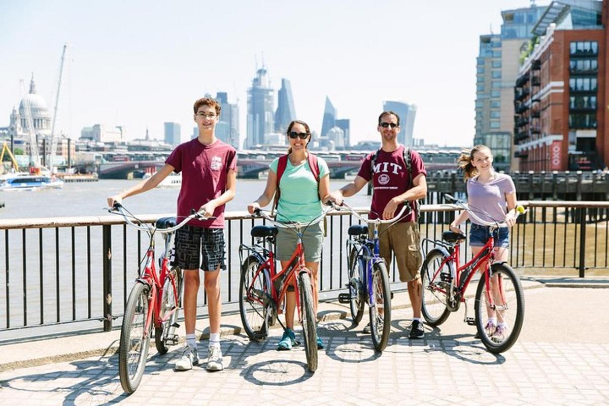 Small-Group River Thames Bike Tour