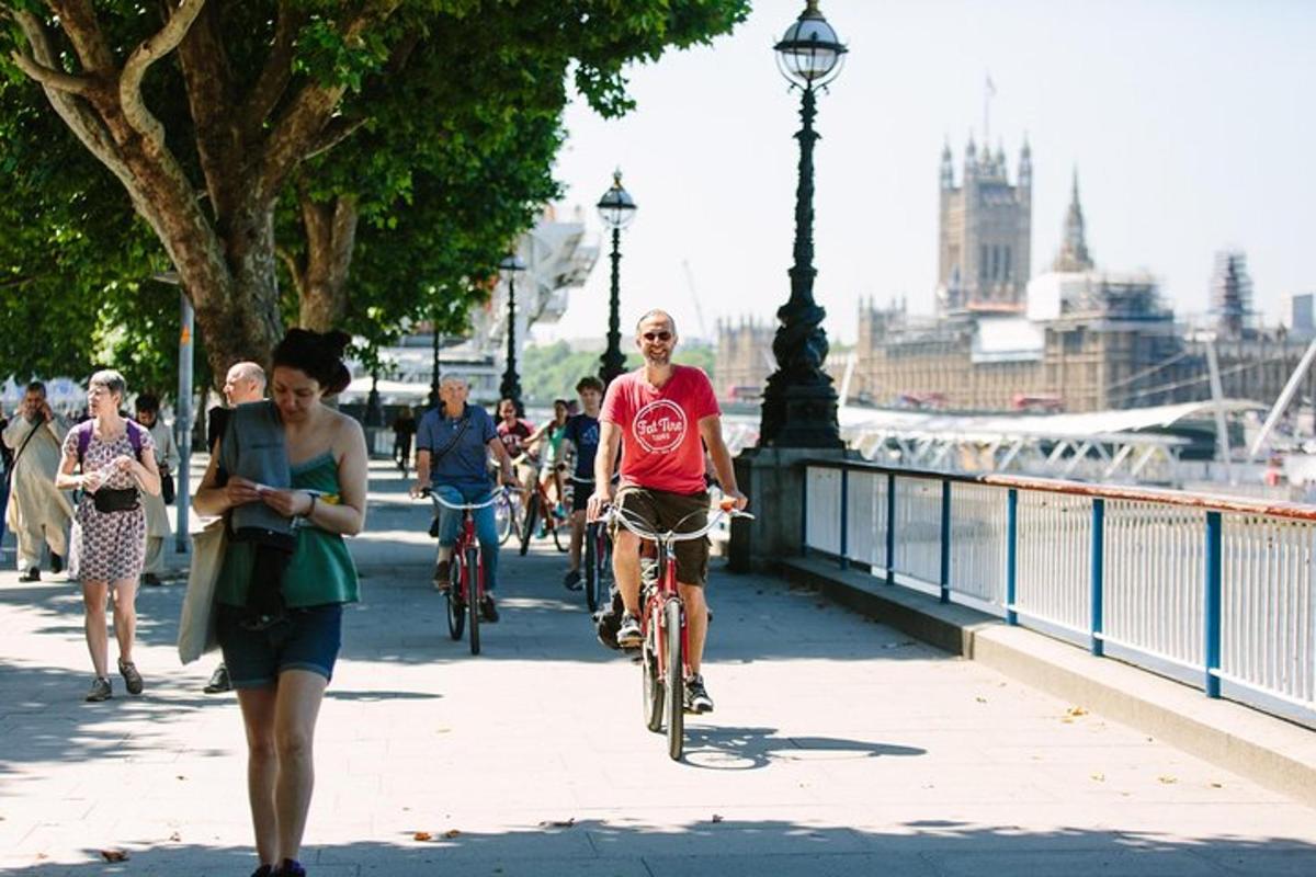 Small-Group River Thames Bike Tour