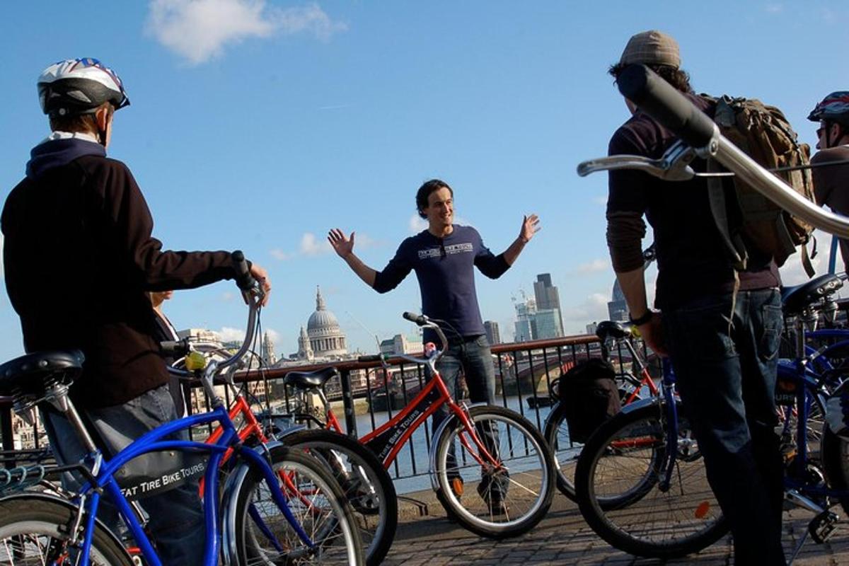 Small-Group River Thames Bike Tour