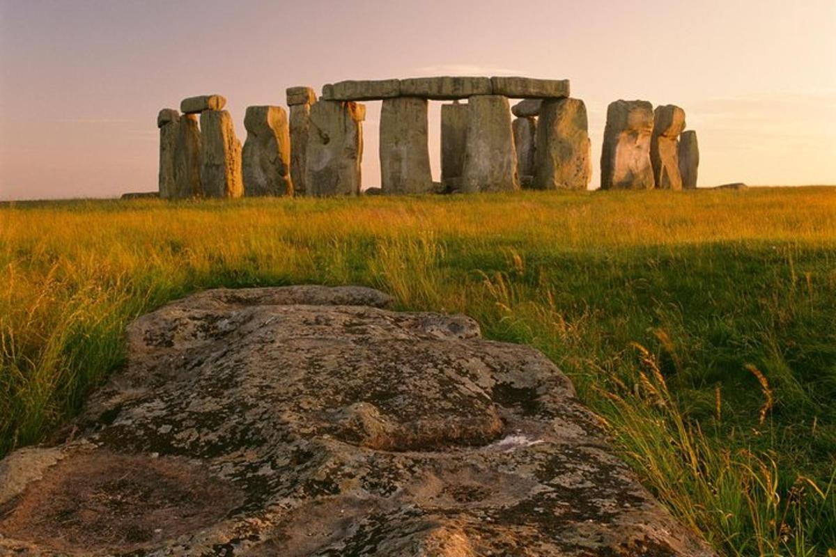 Small-Group to Bath, Lacock, Avebury and Stonehenge from London