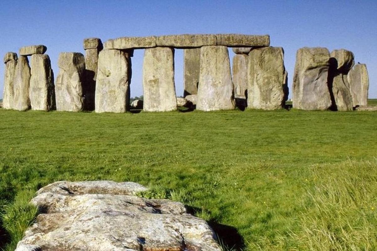 Small-Group to Bath, Lacock, Avebury and Stonehenge from London