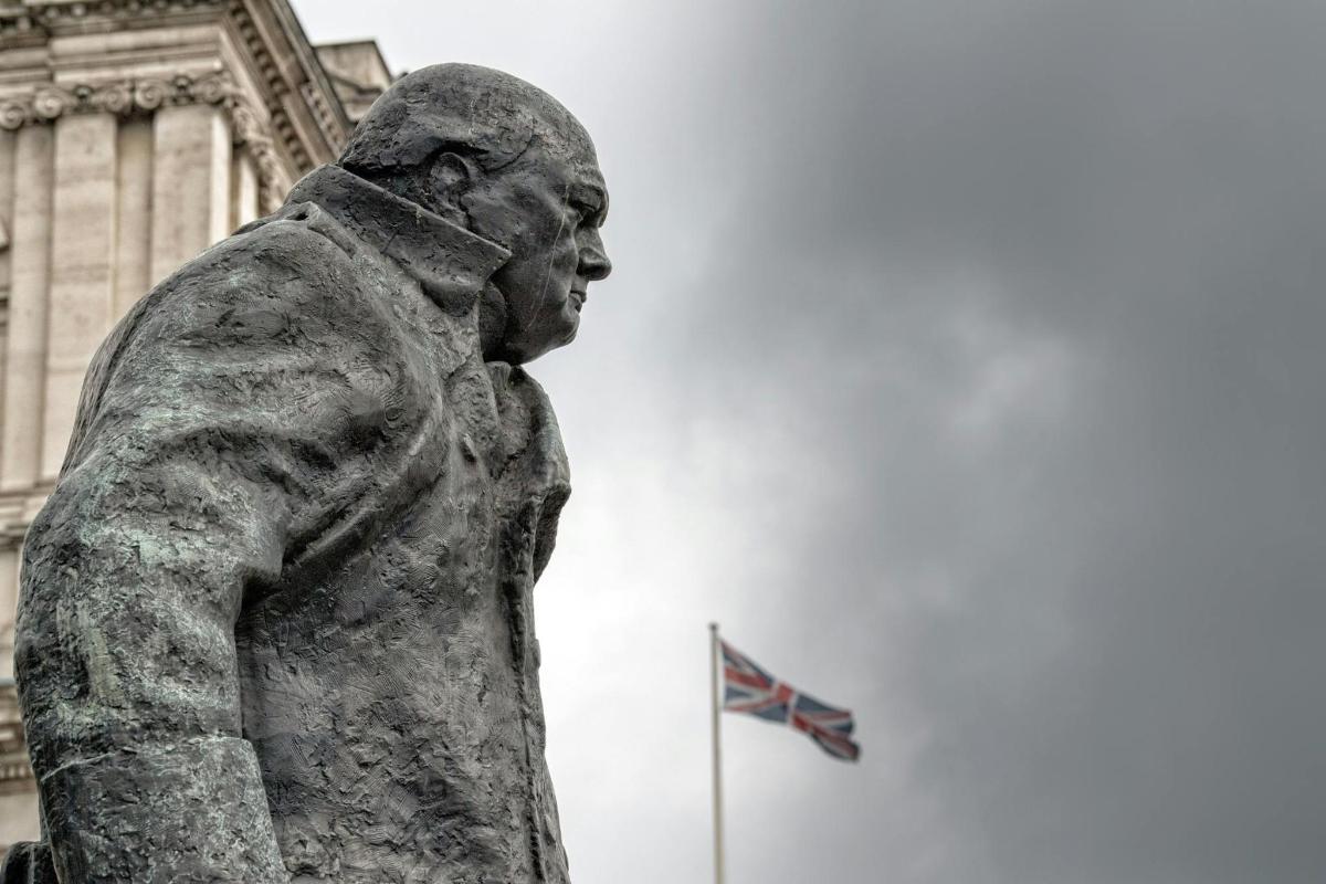 Small-group Wartime Walking Tour in Westminster