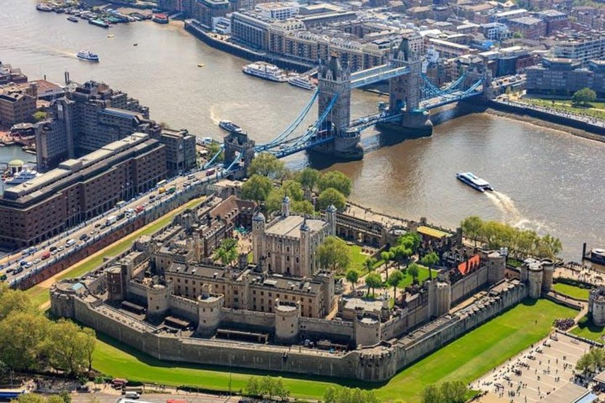 South Bank (London Bridge) Walking Tour & Enter The Tower of London