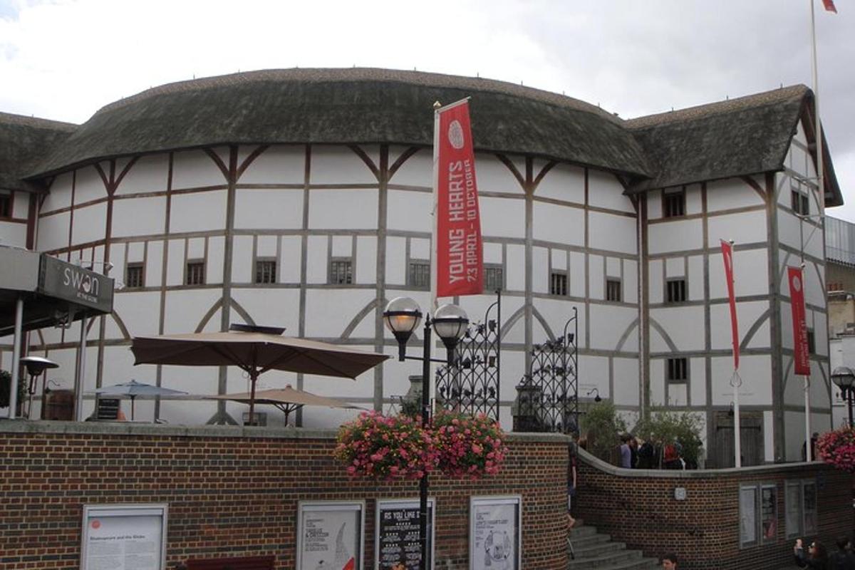 South Bank (London Bridge) Walking Tour & Enter The Tower of London