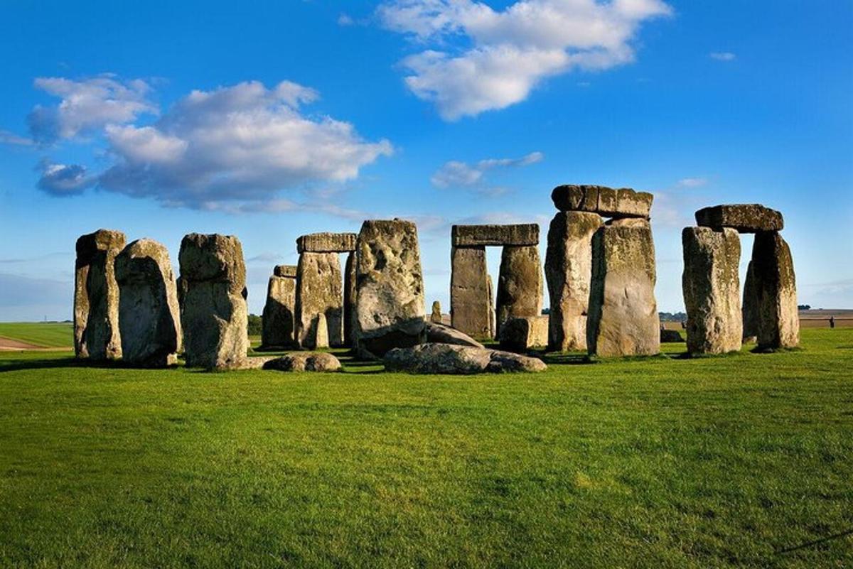 Stonehenge and Bath Tour from London