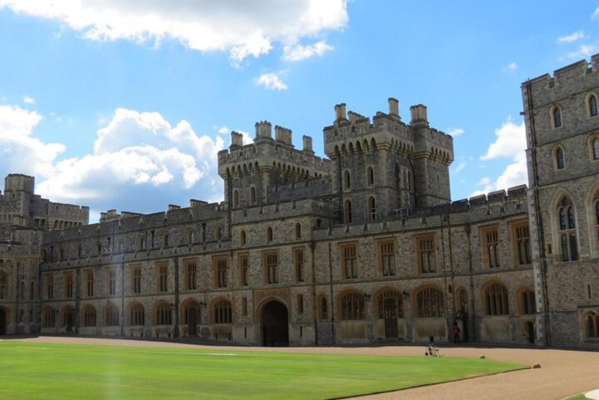 Stonehenge and Windsor Castle Tour from London With Entry Tickets