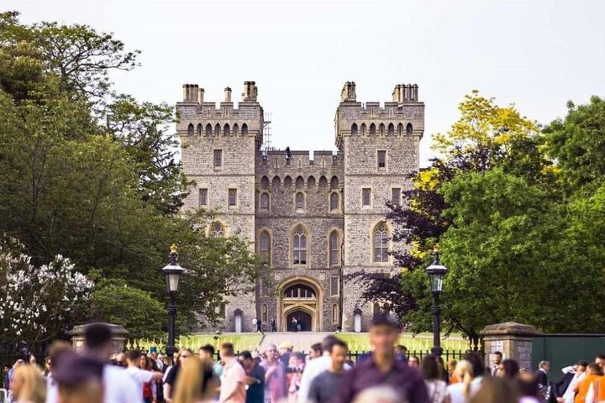 Stonehenge and Windsor Castle Tour from London With Entry Tickets