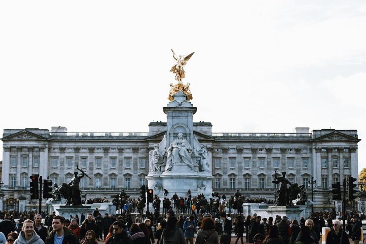 The Changing of the Guard – Exclusive Guided Walking Tour