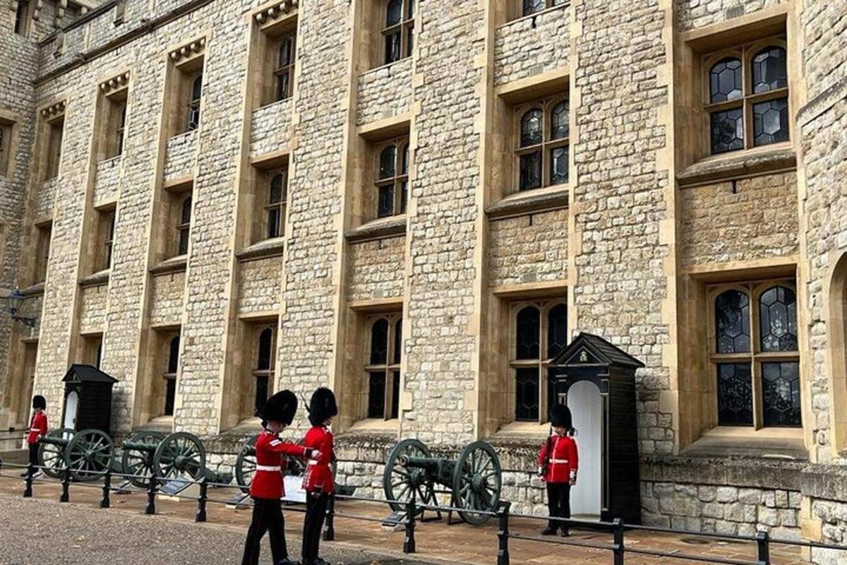 Tower of London Private Tour for Families and Friends