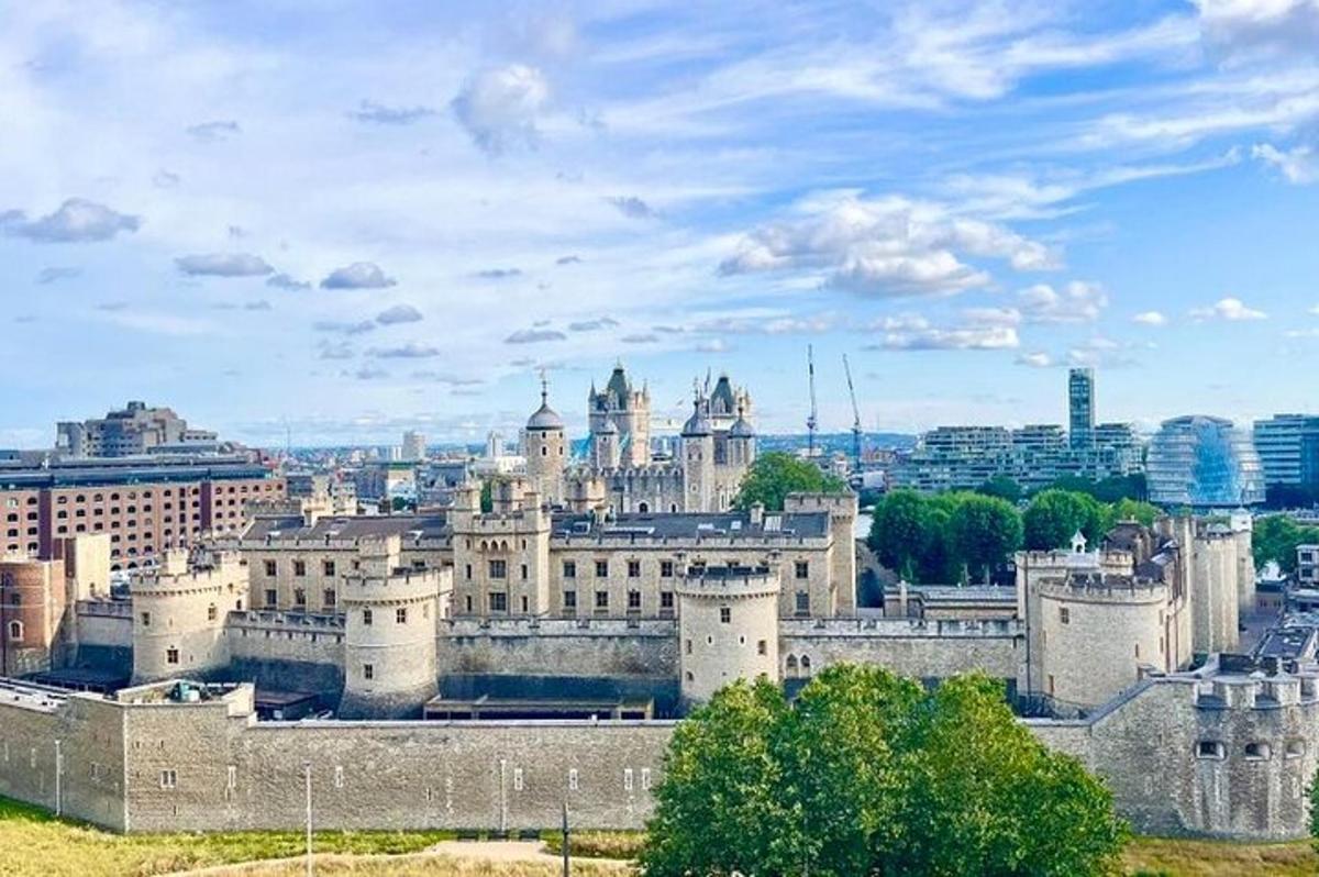 Tower of London Private Tour for Families and Friends