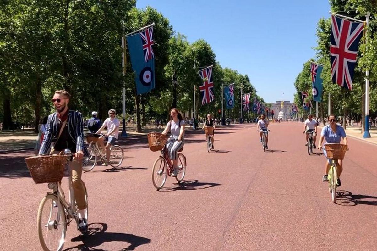 Ultimate 3.5 hour London Bike Tour with Royal Parks & Hidden Gems