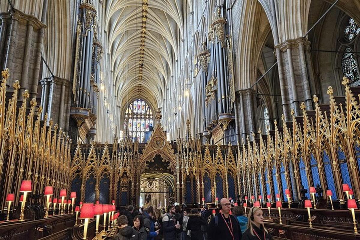 VIP Skip the Line Westminster Abbey and The Crown Highlights Tour