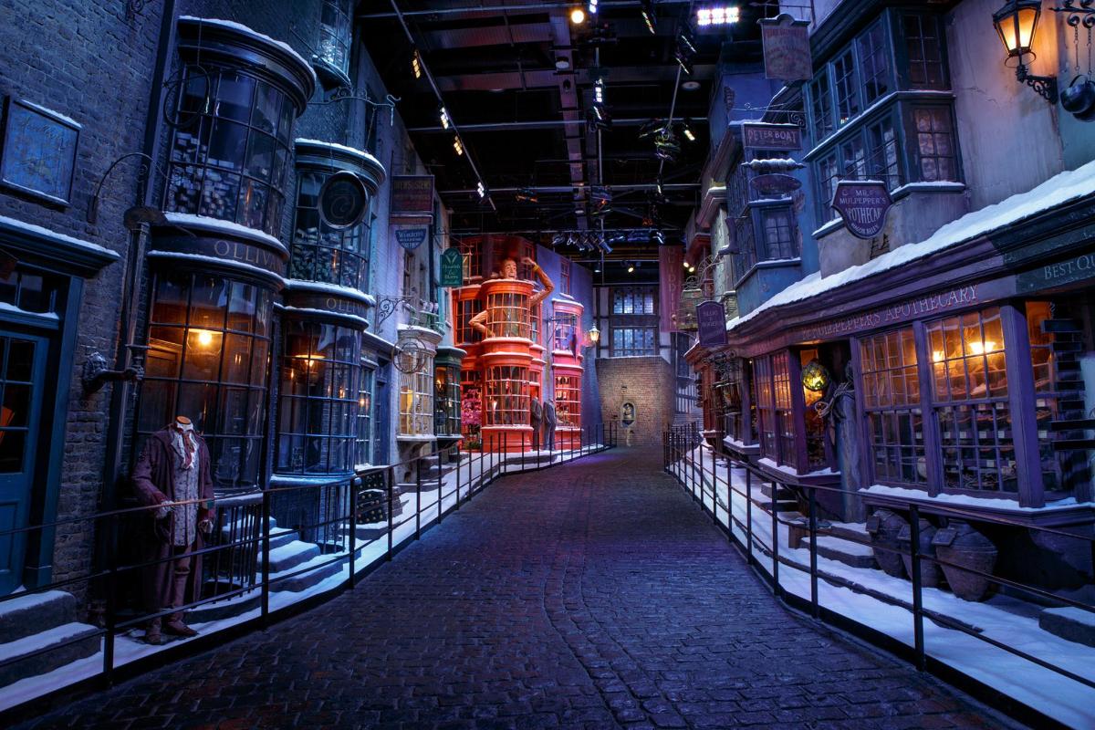 Warner Bros. Studio Tour: Making of Harry Potter