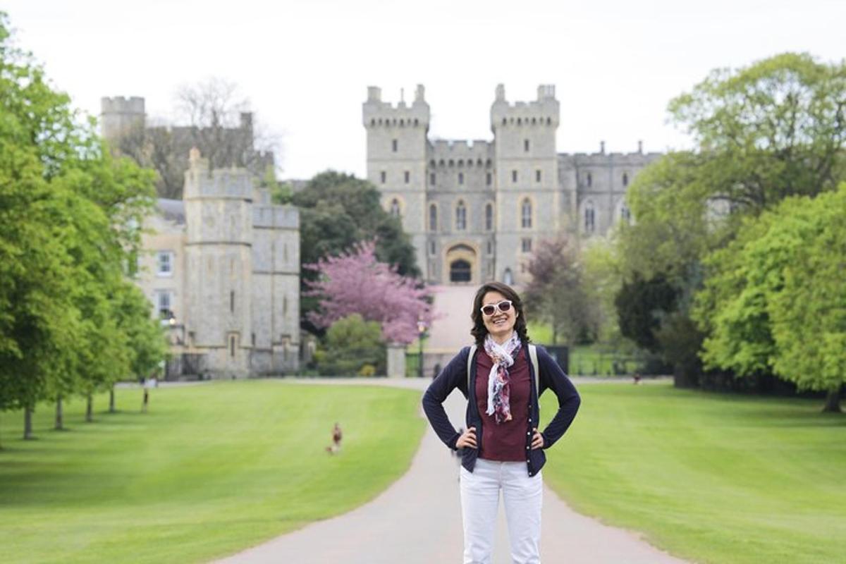 Windsor Castle, Stonehenge & Bath Tour from London