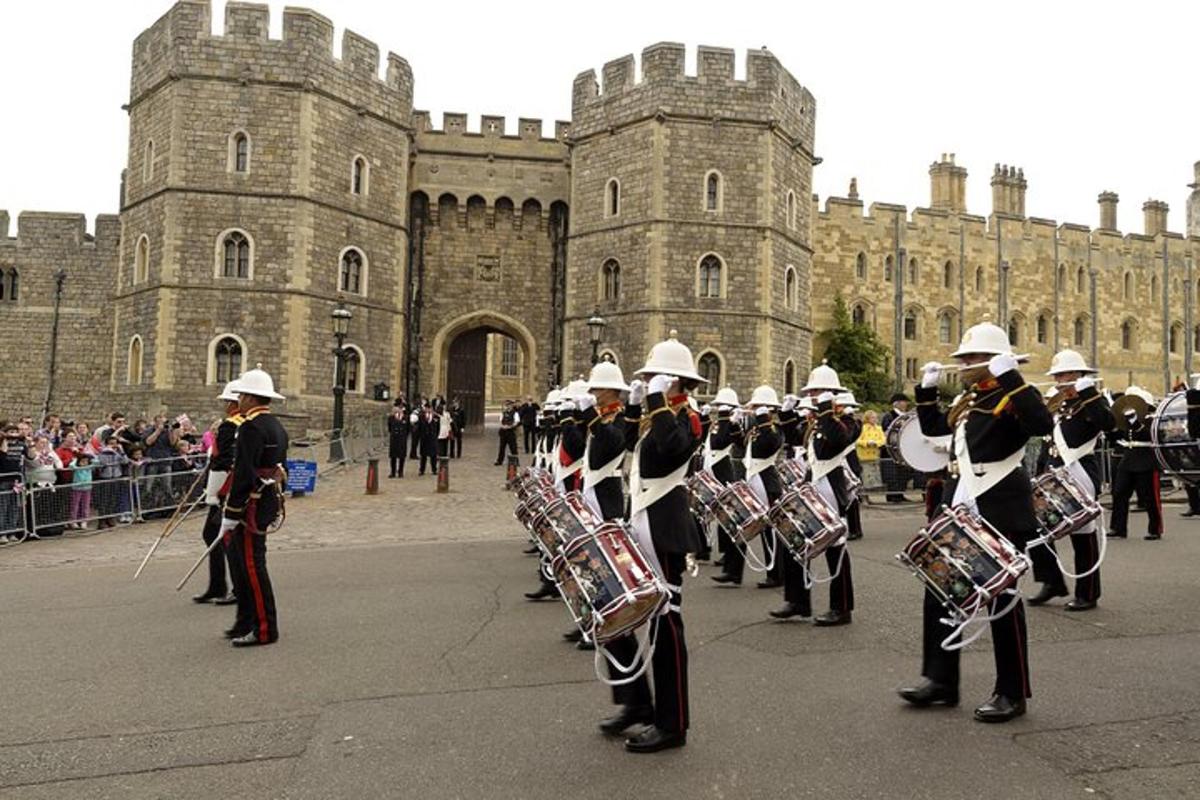 Windsor Castle, Stonehenge & Bath Tour from London